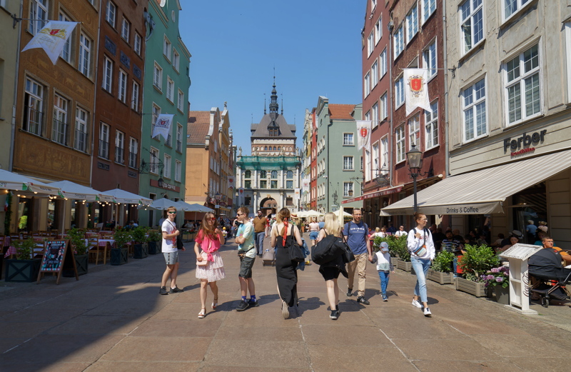 01 The pedestrianized Long Market in the Old Town of Gdańsk, Poland